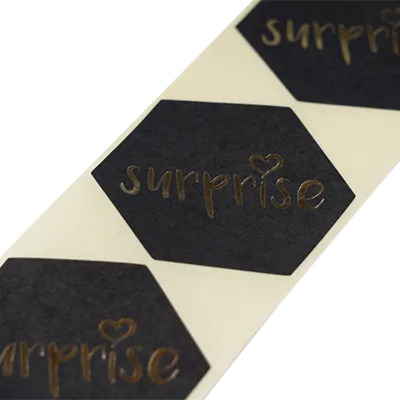 Cadeausticker op rol Stickers – Surprise Goud - zwart 1